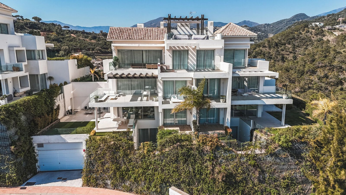3 Bedroom Apartment for Sale in Benahavís