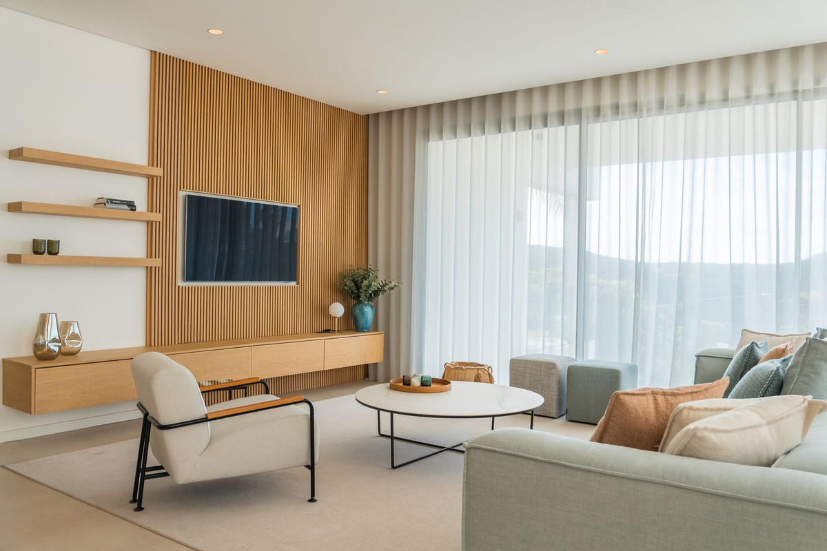 3 Bedroom Apartment for Sale in Benahavís — 2