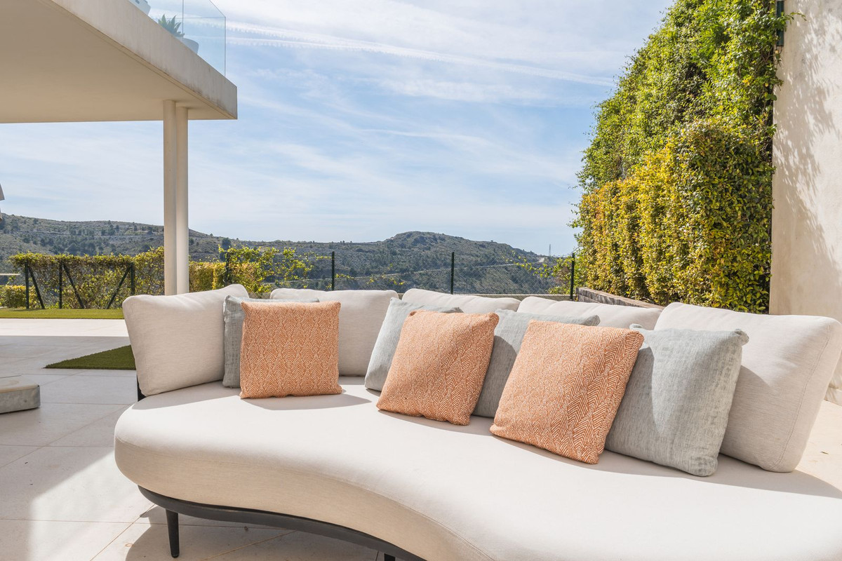3 Bedroom Apartment for Sale in Benahavís — 3