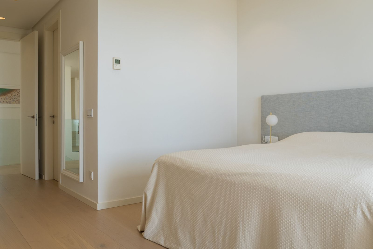 3 Bedroom Apartment for Sale in Benahavís — 6