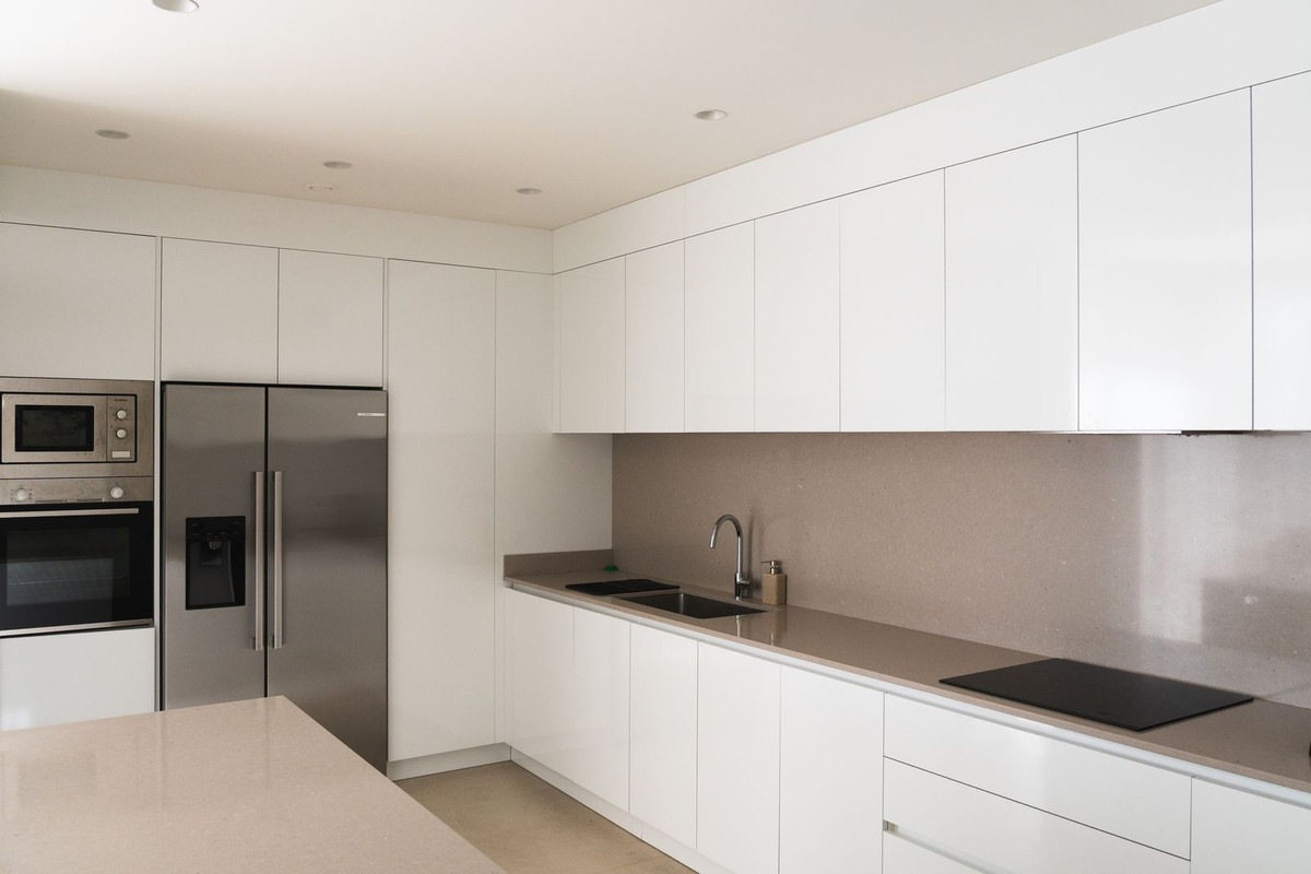 3 Bedroom Apartment for Sale in Benahavís — 8