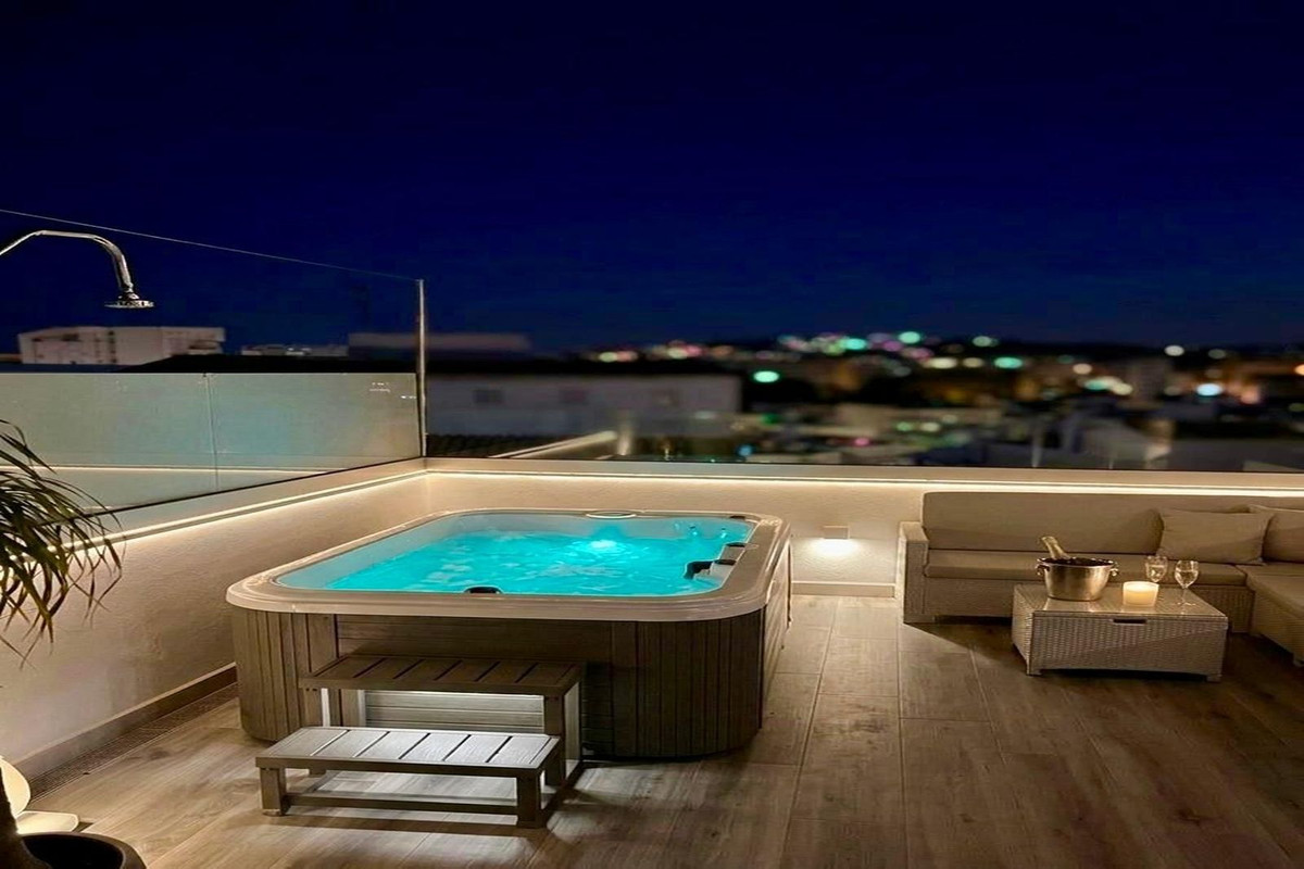 4 Bedroom Villa for Sale in Estepona