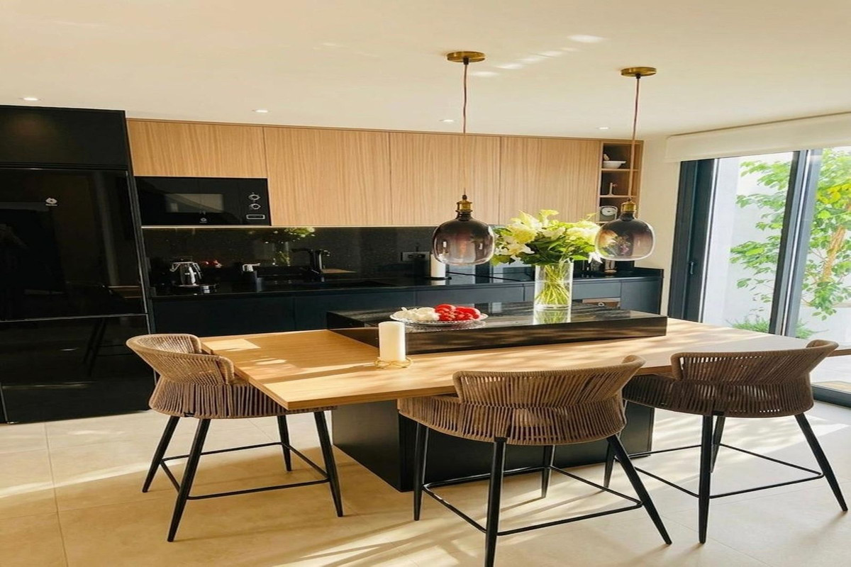 4 Bedroom Villa for Sale in Estepona — 4