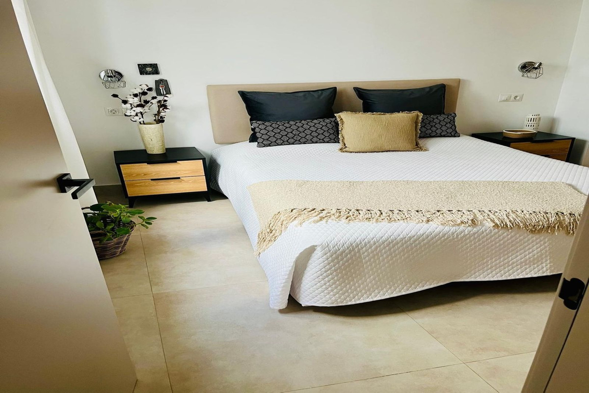 4 Bedroom Villa for Sale in Estepona — 6