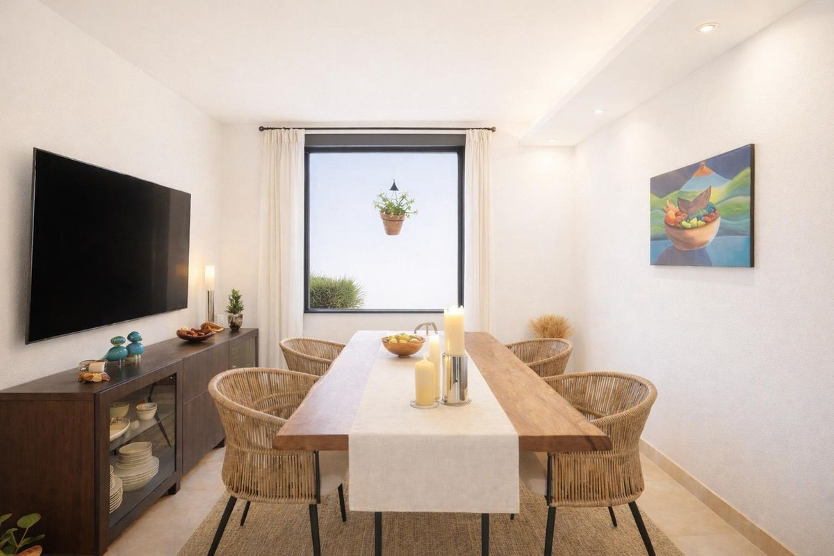 4 Bedroom Villa for Sale in Estepona — 7