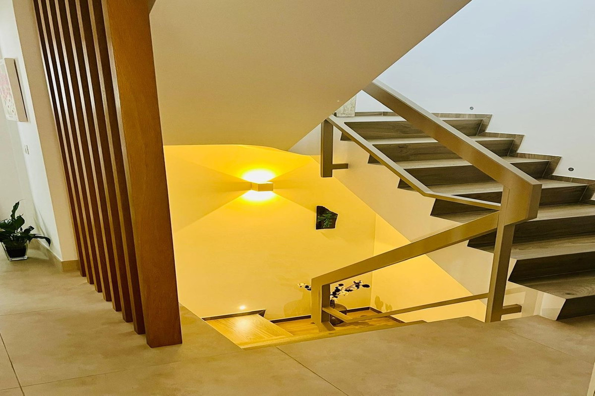 4 Bedroom Villa for Sale in Estepona — view 10
