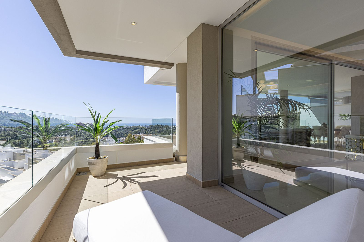 3 Bedroom Apartment for Sale in Benahavís — 2