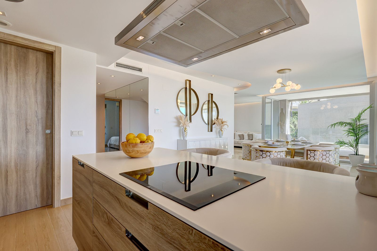 3 Bedroom Apartment for Sale in Benahavís — view 10