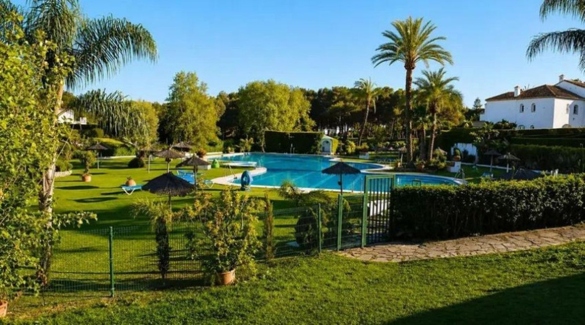 2 Bedroom Apartment for Sale in Estepona — 8