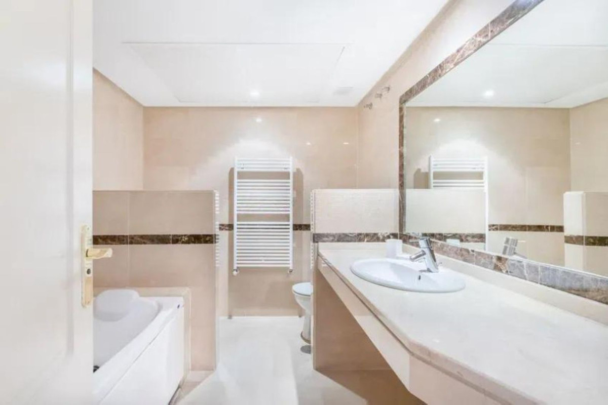 1 Bedroom Apartment for Sale in Marbella — 3