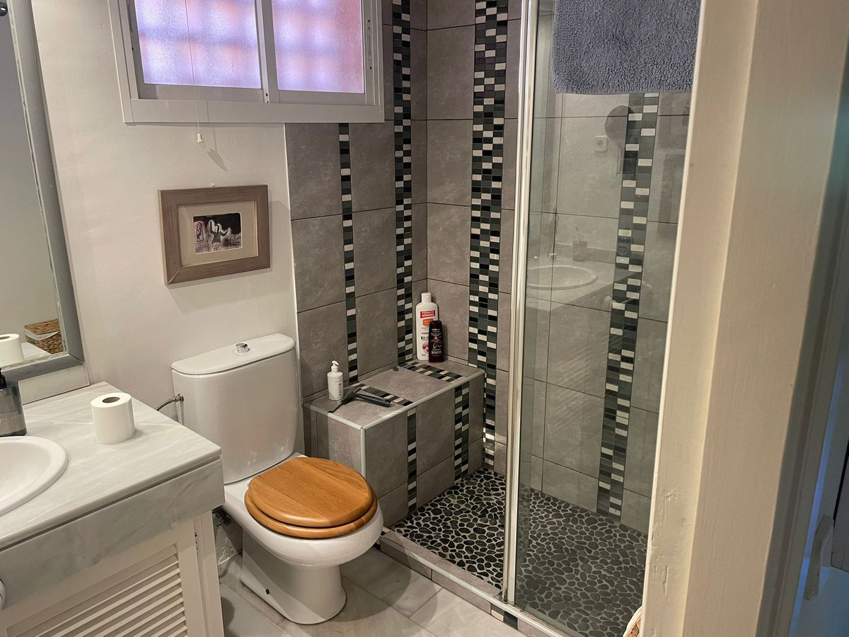 2 Bedroom Apartment for Sale in The Golden Mile — view 10