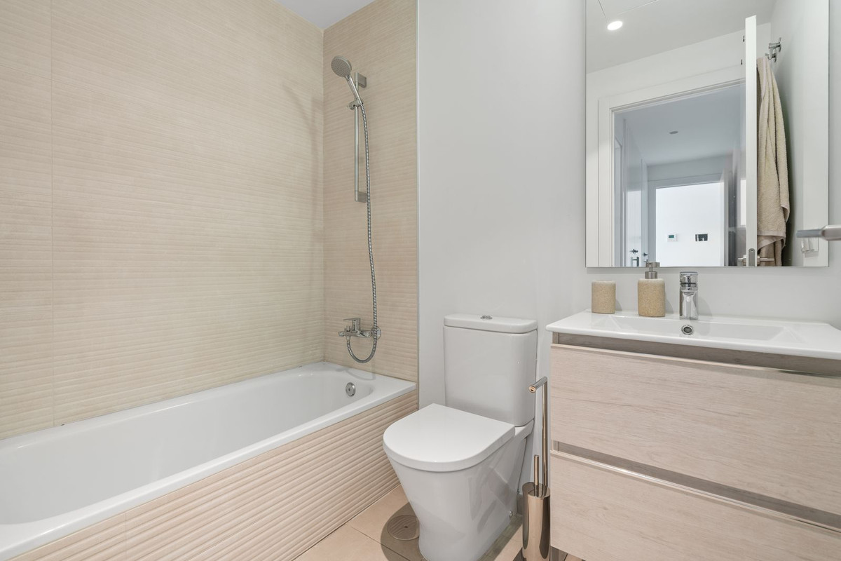 2 Bedroom Apartment for Sale in Estepona — view 11