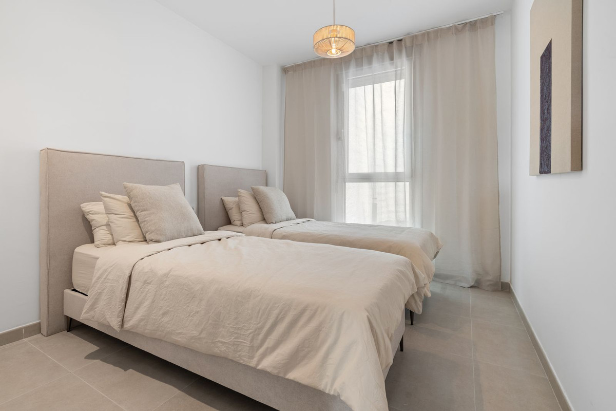 2 Bedroom Apartment for Sale in Estepona — view 12