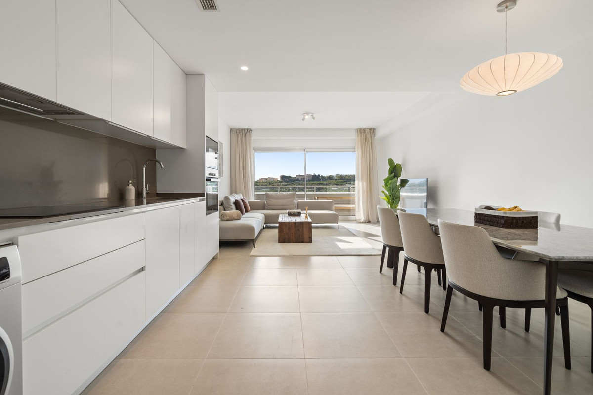 2 Bedroom Apartment for Sale in Estepona — 8