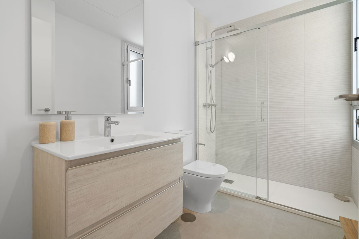2 Bedroom Apartment for Sale in Estepona — view 10