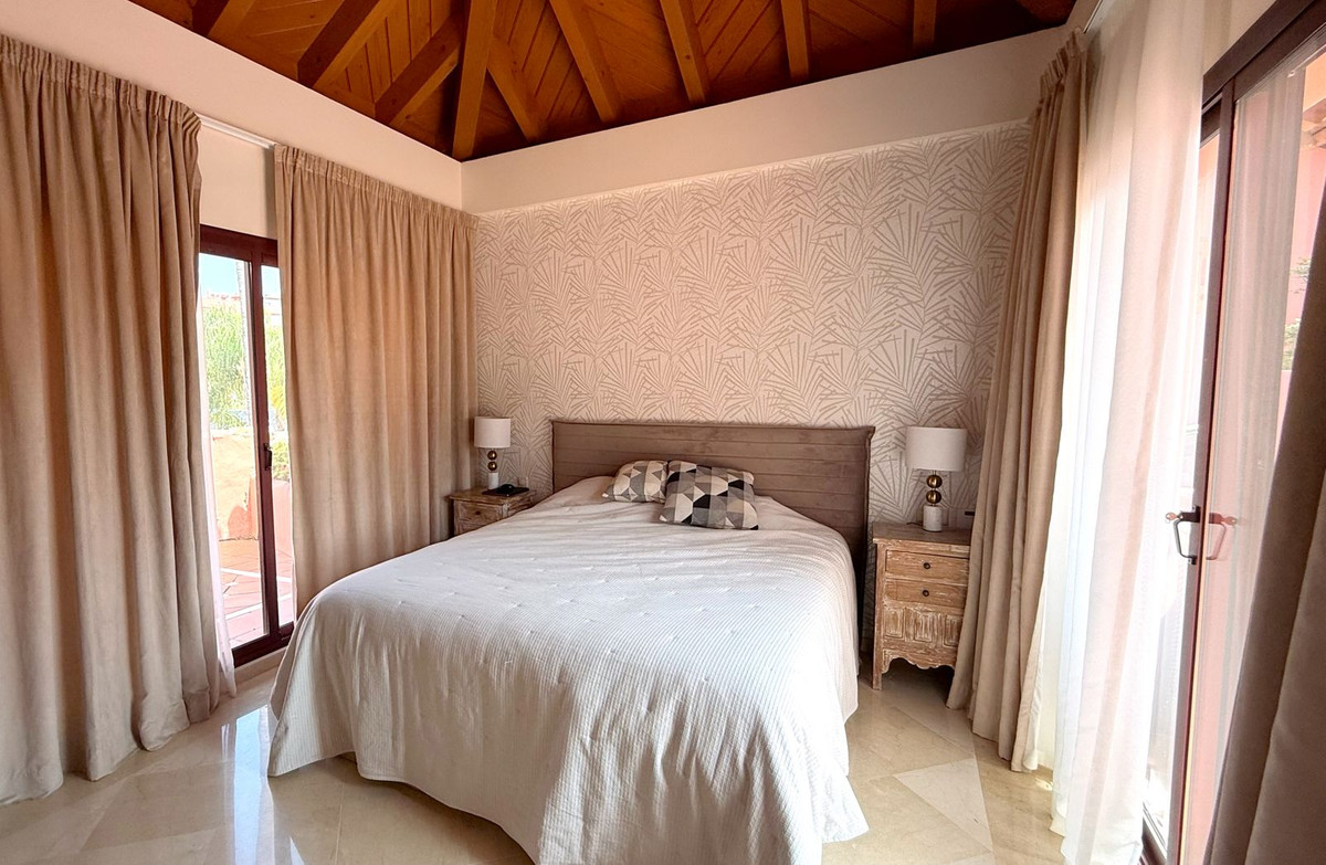 3 Bedroom Apartment for Sale in New Golden Mile — view 10