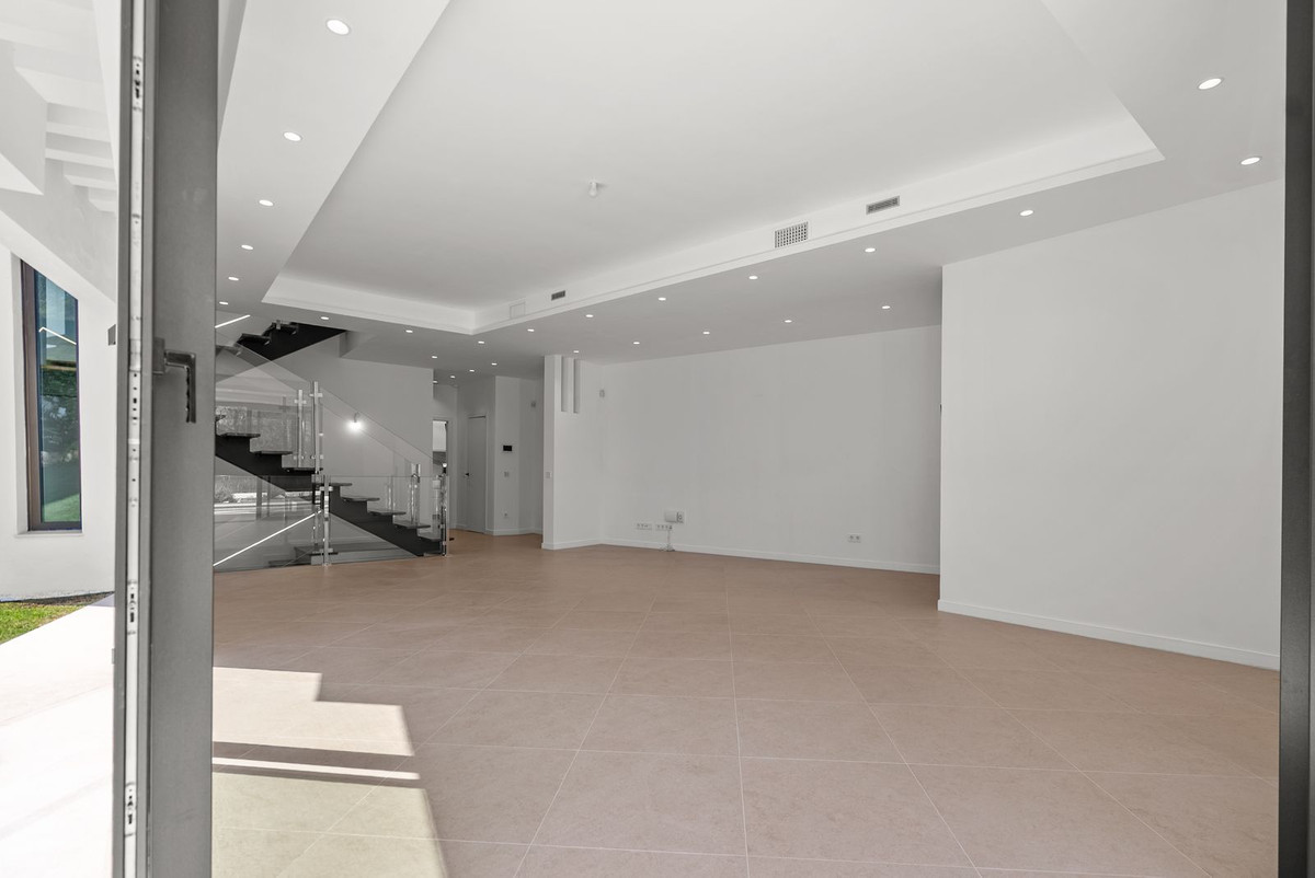 4 Bedroom Villa for Sale in Atalaya — view 10