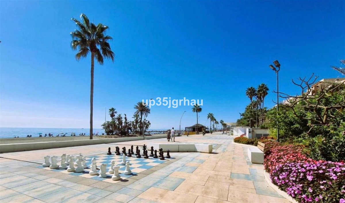 2 Bedroom Apartment for Sale in Estepona