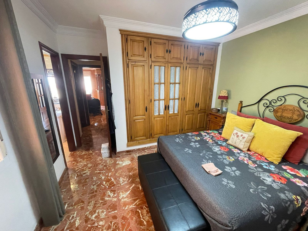 3 Bedroom Apartment for Sale in Estepona — 2