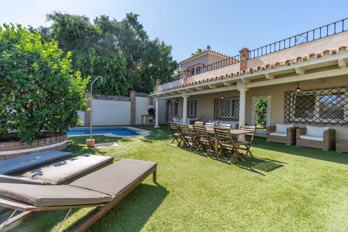 5 Bedroom Villa for Sale in San Pedro de Alcántara — 2