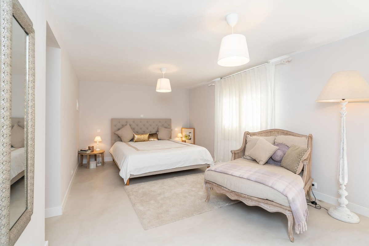 5 Bedroom Villa for Sale in San Pedro de Alcántara — 5