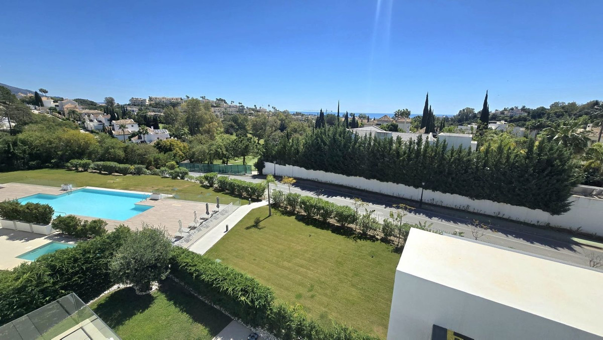 2 Bedroom Apartment for Sale in Benahavís
