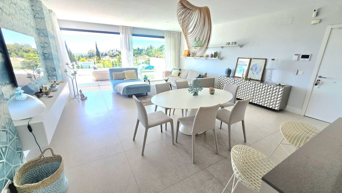 2 Bedroom Apartment for Sale in Benahavís — 4