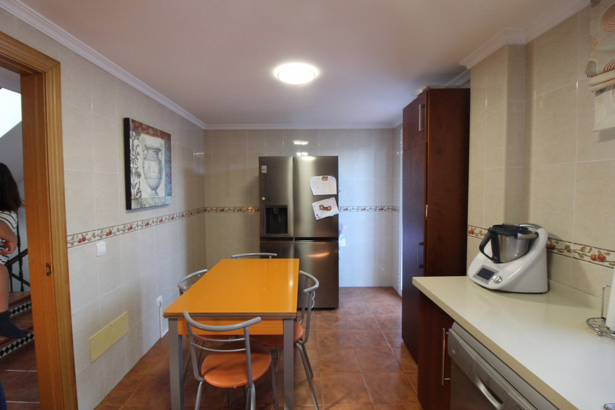3 Bedroom Villa for Sale in Guadalmina Alta — view 12