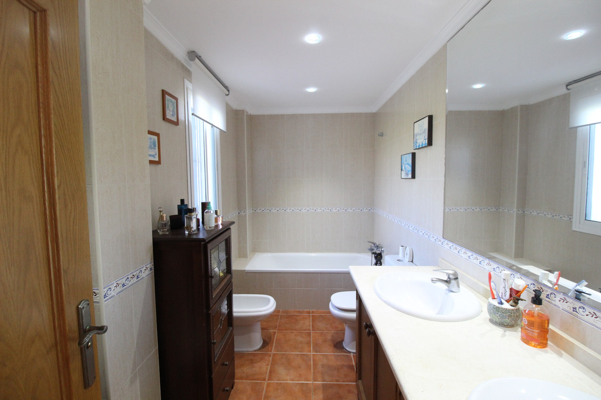 3 Bedroom Villa for Sale in Guadalmina Alta — view 15