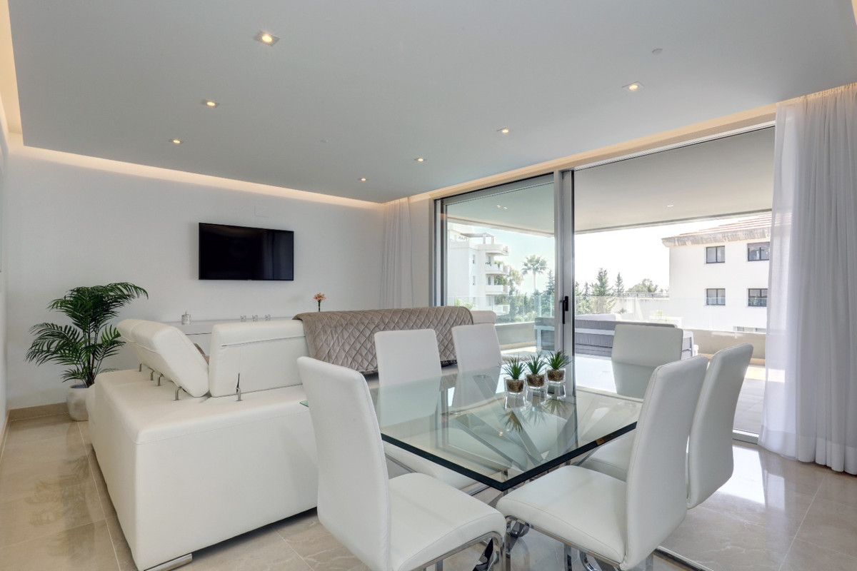 3 Bedroom Apartment for Sale in Nueva Andalucía — 5