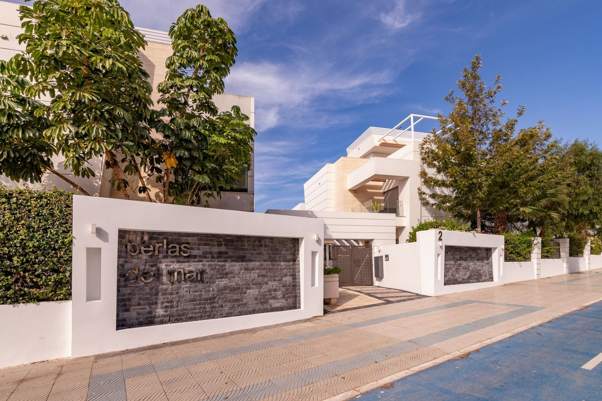 4 Bedroom Villa for Sale in San Pedro de Alcántara — 2