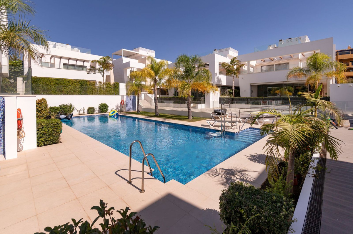 4 Bedroom Villa for Sale in San Pedro de Alcántara — 3