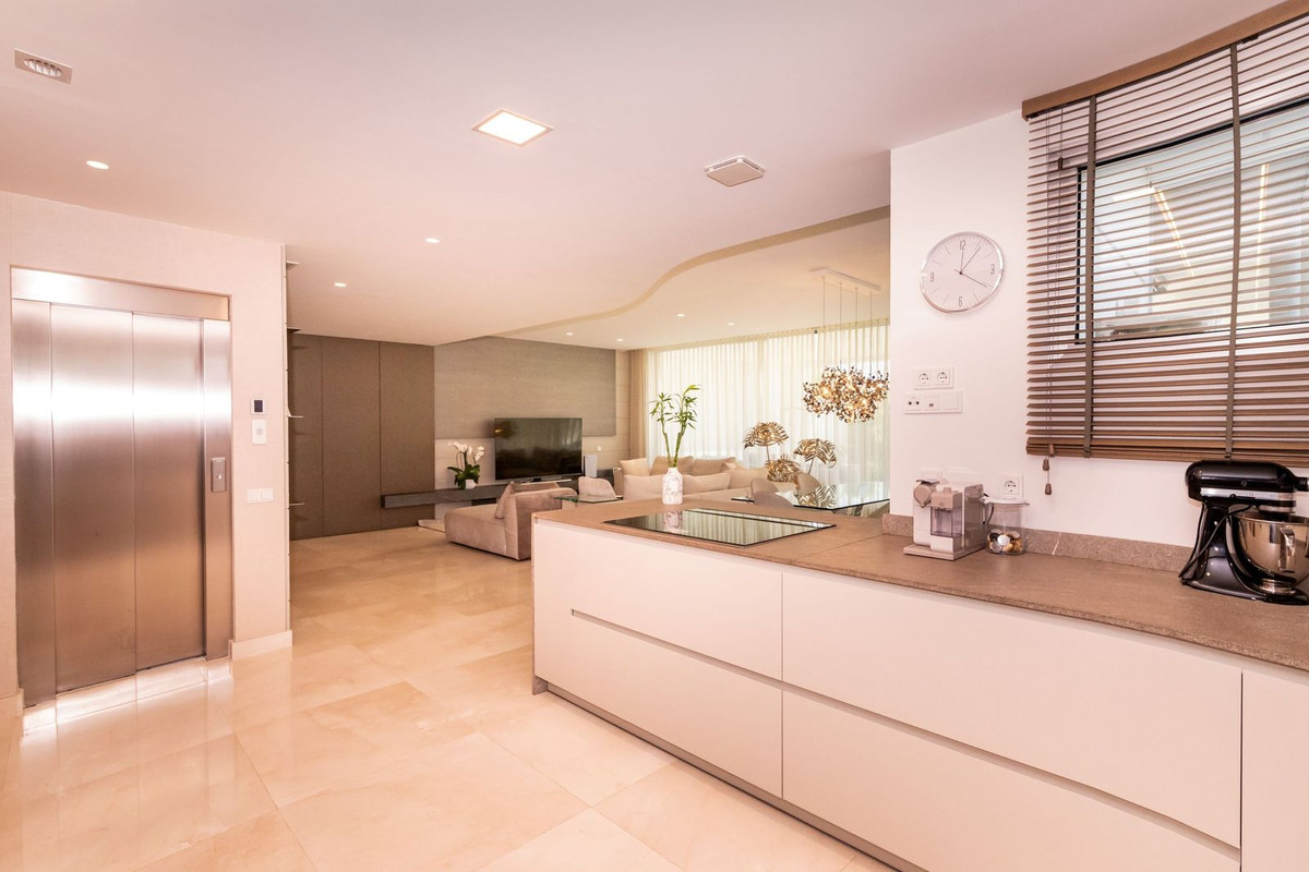 4 Bedroom Villa for Sale in San Pedro de Alcántara — 5