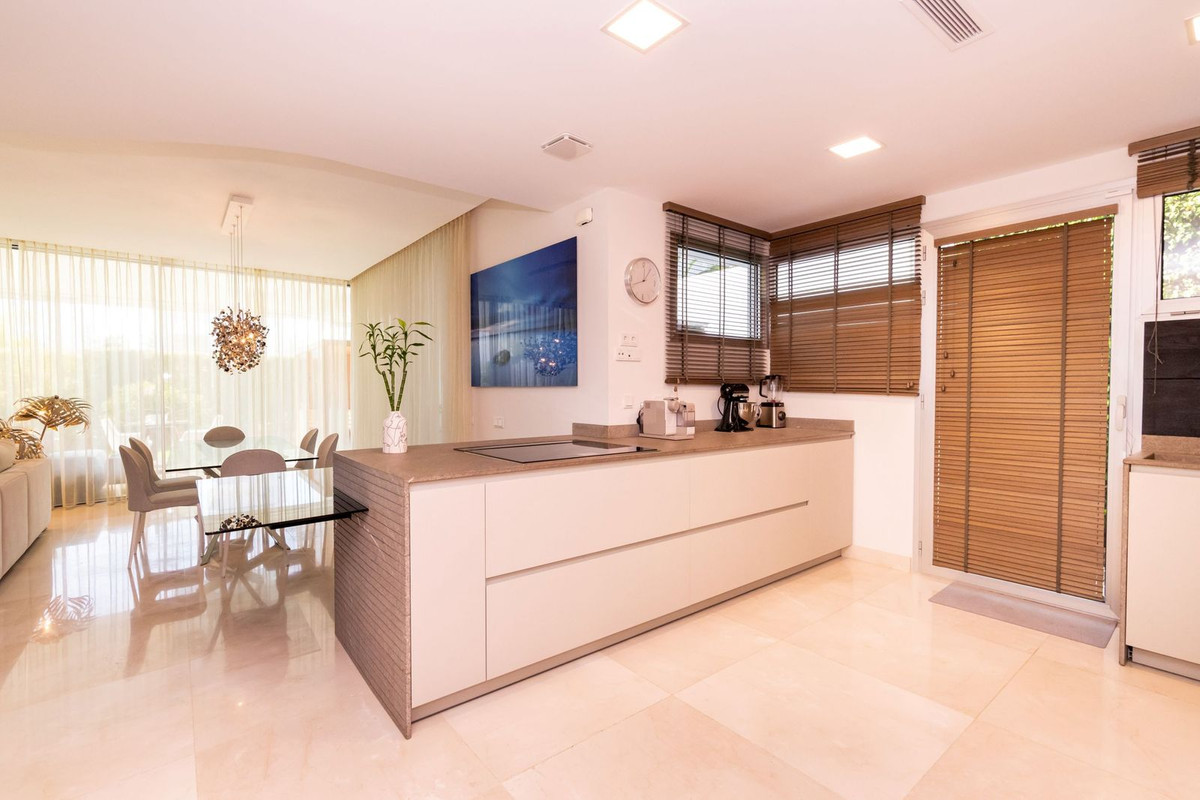 4 Bedroom Villa for Sale in San Pedro de Alcántara — 6