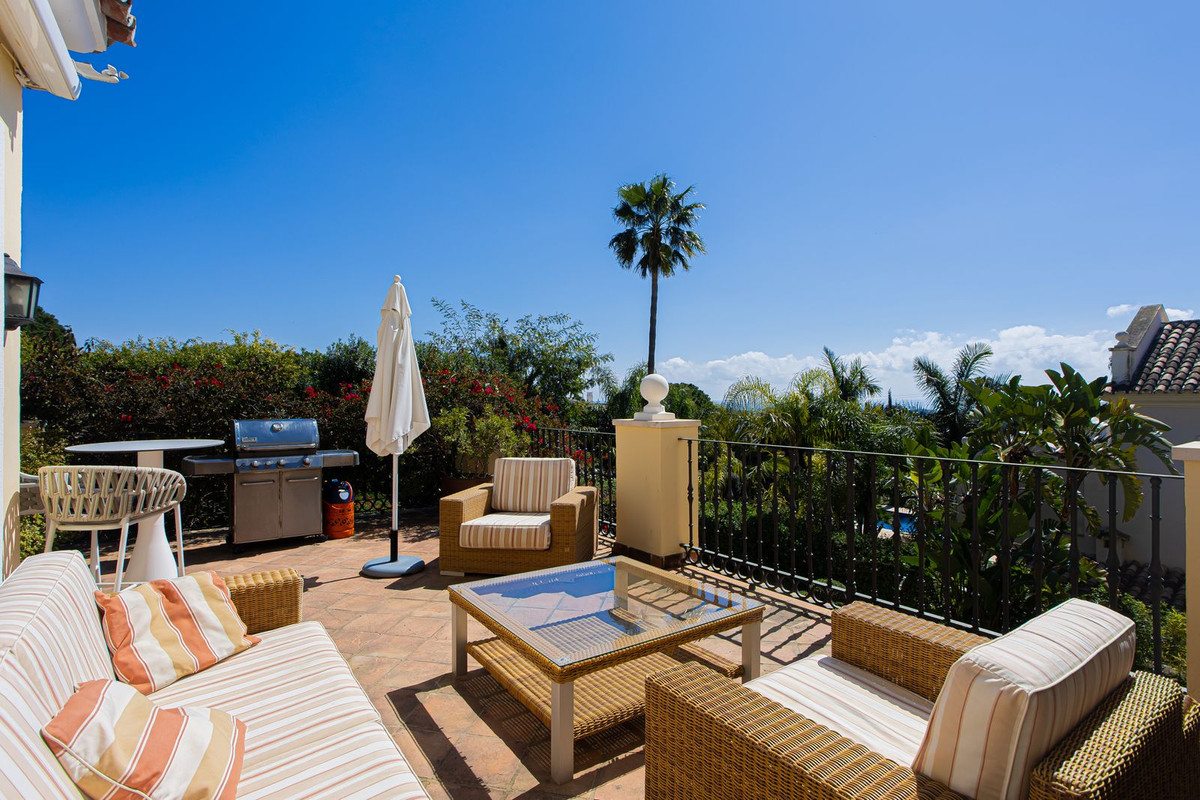 5 Bedroom Villa for Sale in El Paraiso — 3