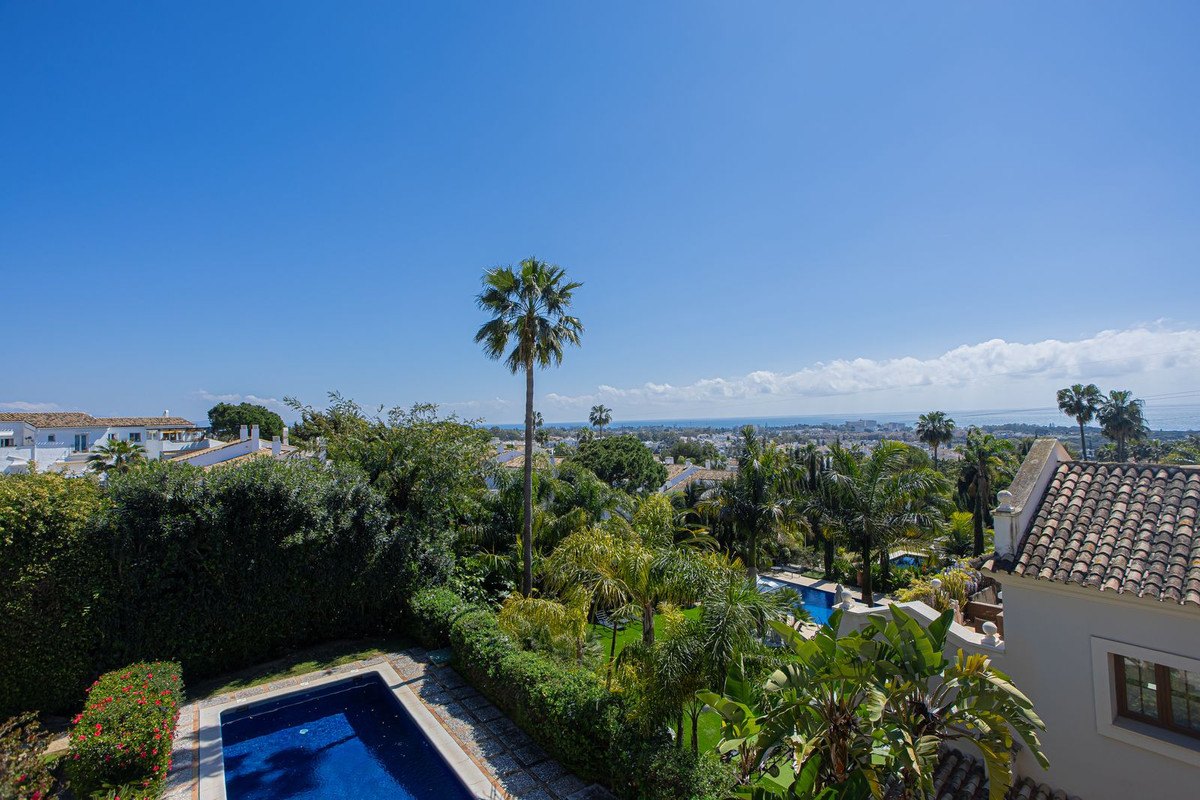 5 Bedroom Villa for Sale in El Paraiso — 5