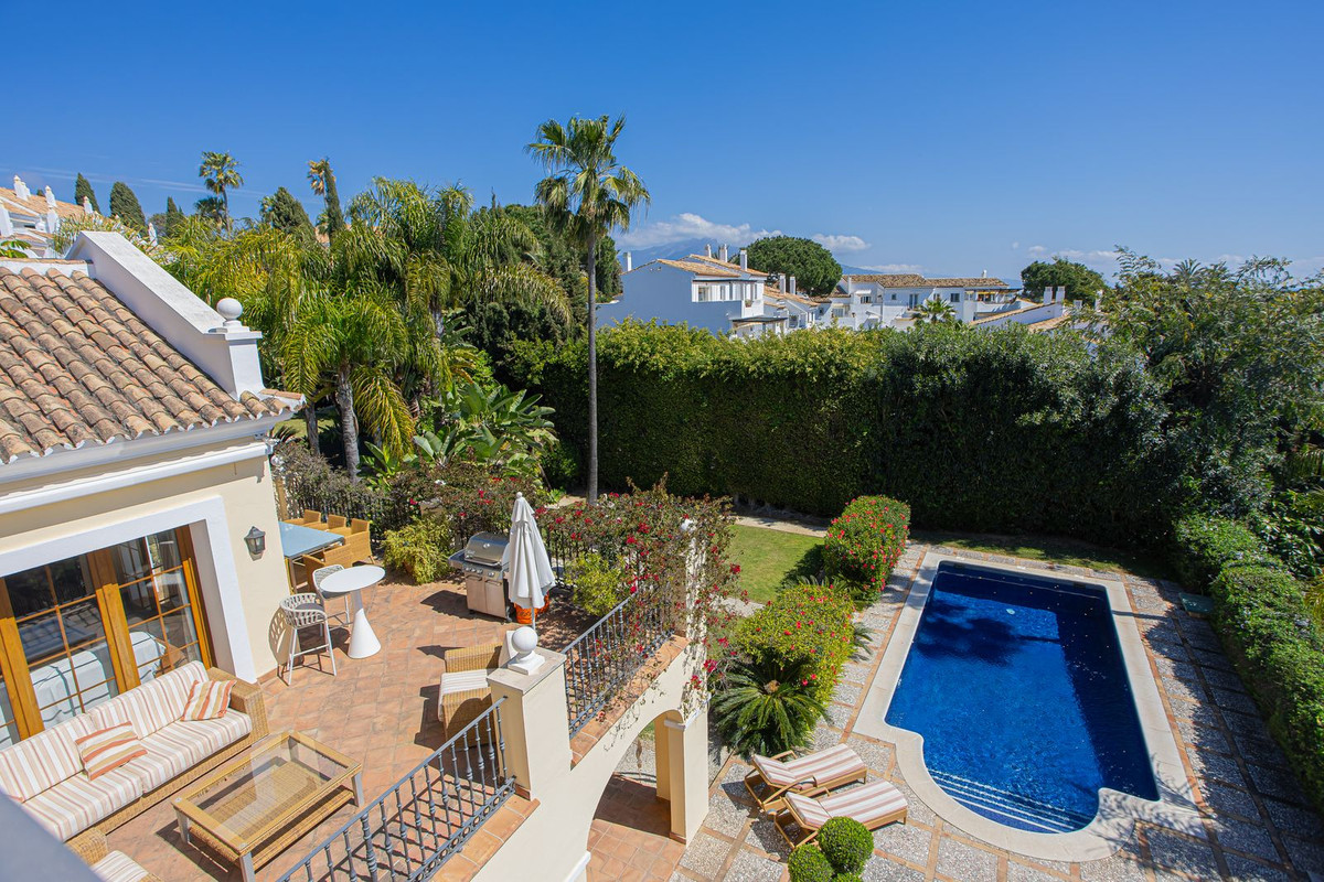 5 Bedroom Villa for Sale in El Paraiso — 6