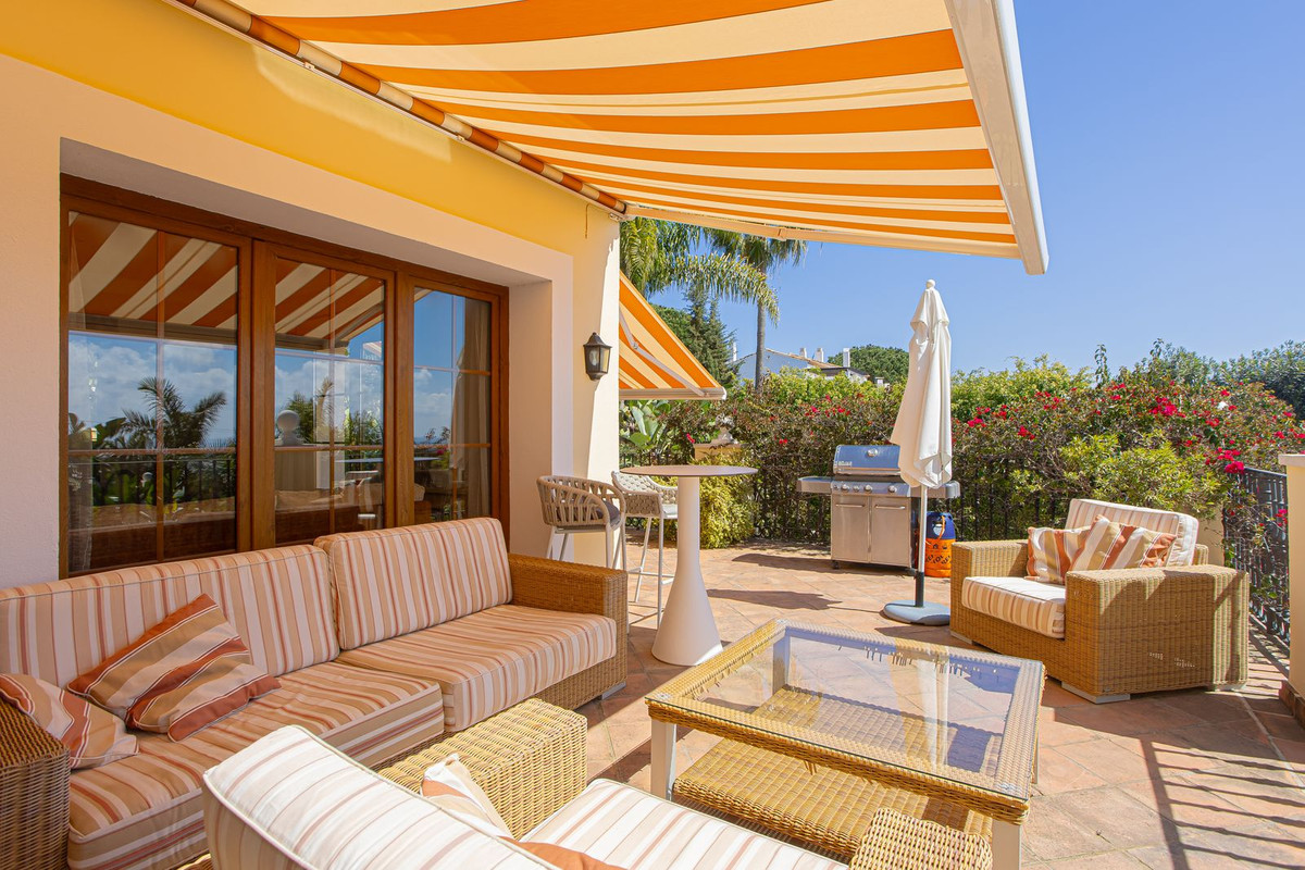 5 Bedroom Villa for Sale in El Paraiso — 8