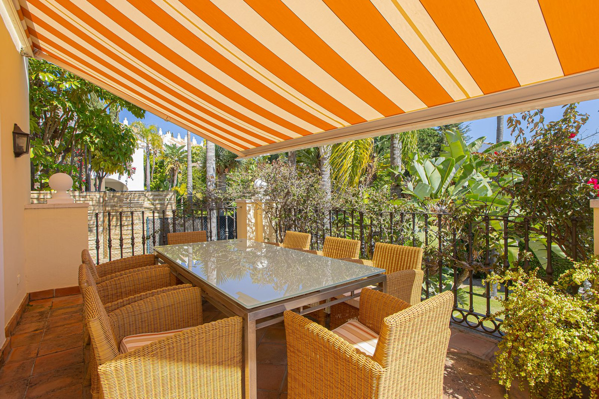 5 Bedroom Villa for Sale in El Paraiso — 9
