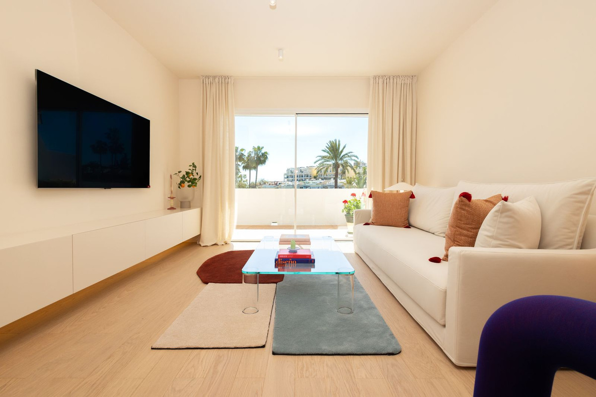 2 Bedroom Apartment for Sale in Nueva Andalucía — 2