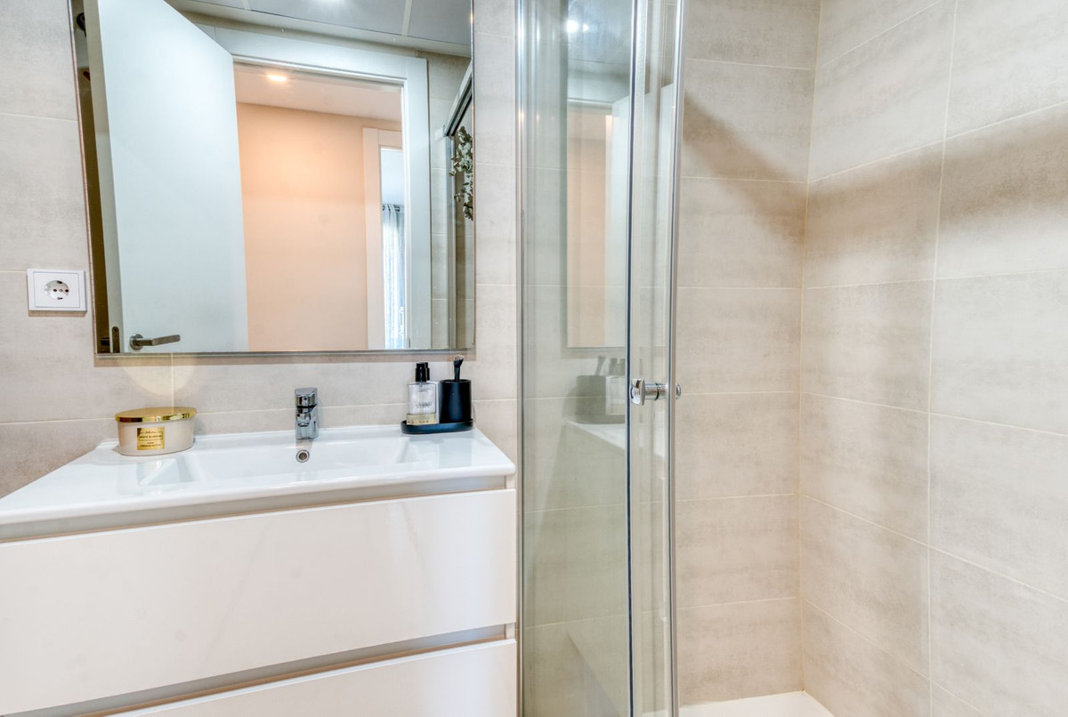 2 Bedroom Apartment for Sale in Estepona — 8
