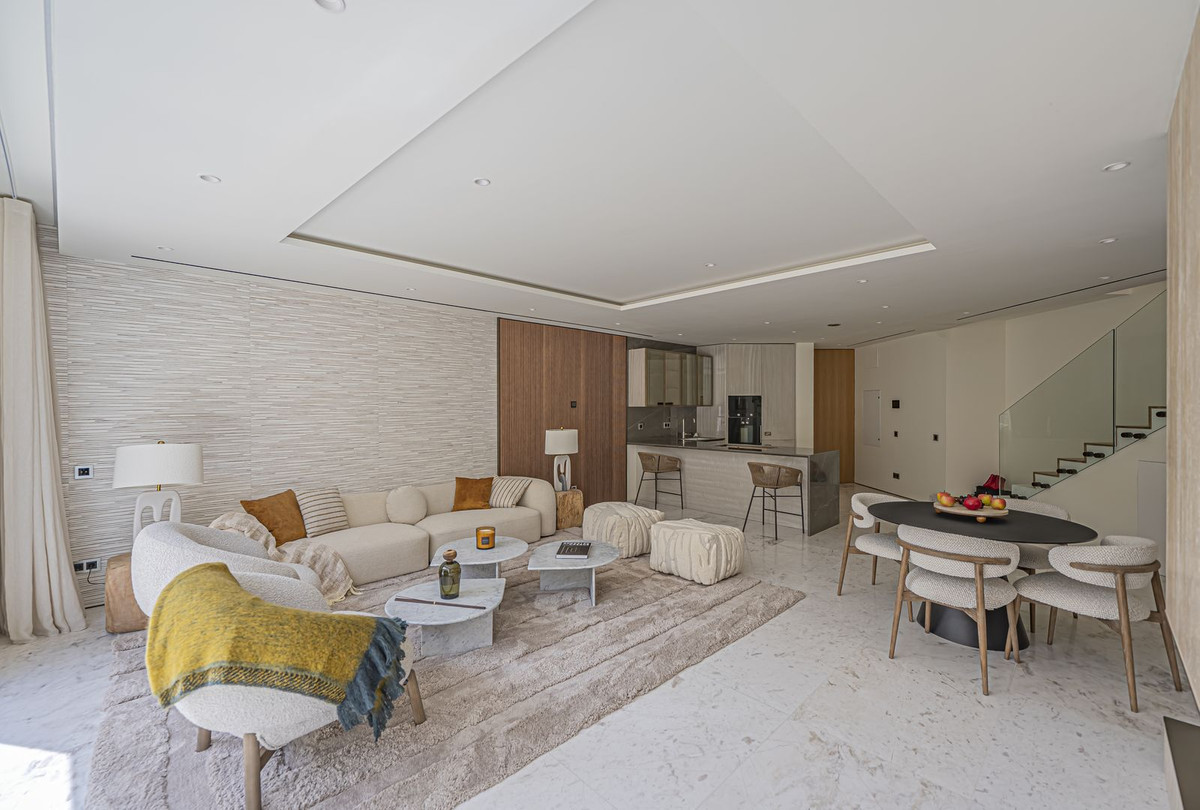 1 Bedroom Apartment for Sale in The Golden Mile — 2