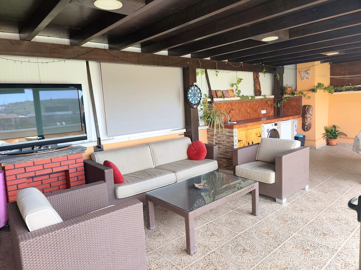 4 Bedroom Apartment for Sale in Estepona — 3