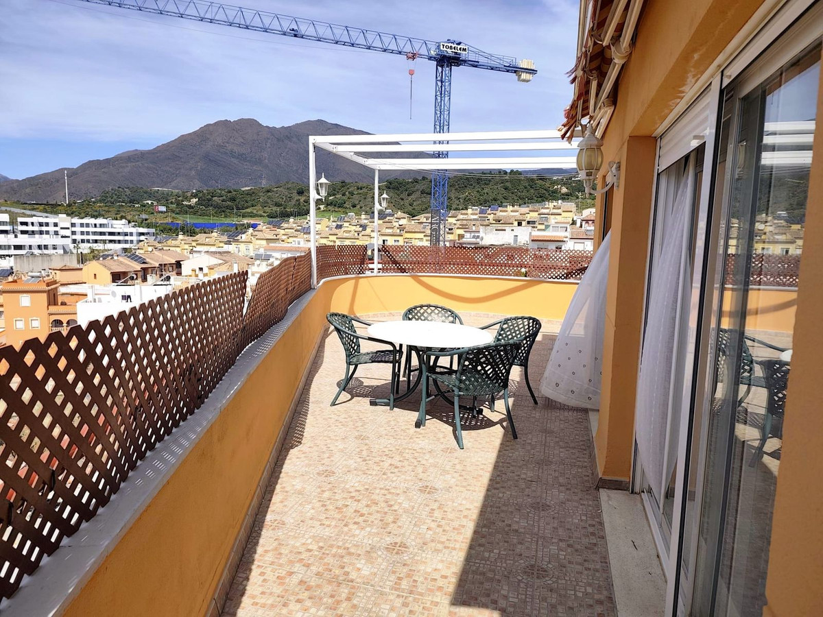 4 Bedroom Apartment for Sale in Estepona — 4