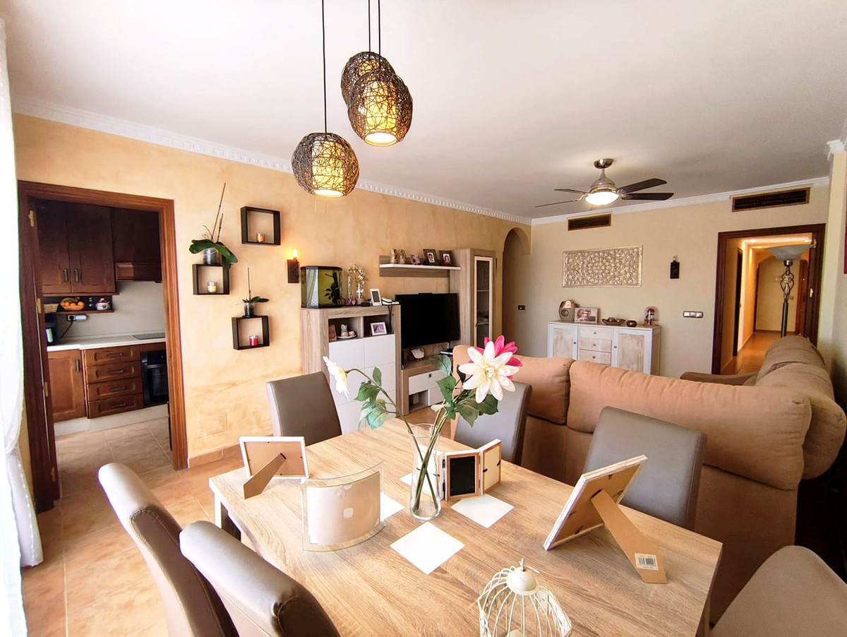 4 Bedroom Apartment for Sale in Estepona — 6