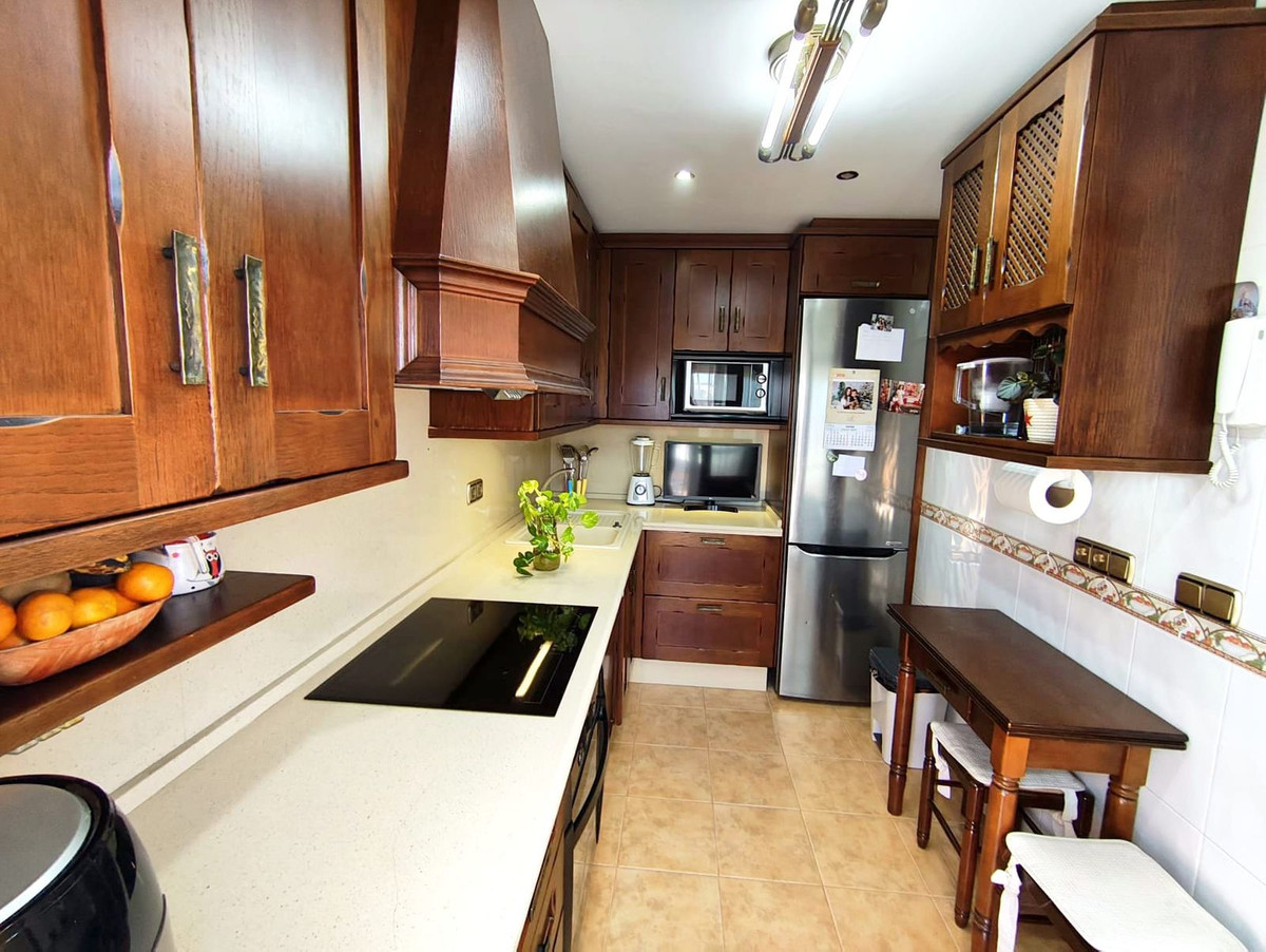4 Bedroom Apartment for Sale in Estepona — 7