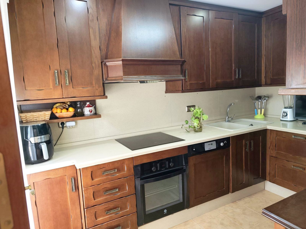 4 Bedroom Apartment for Sale in Estepona — 8