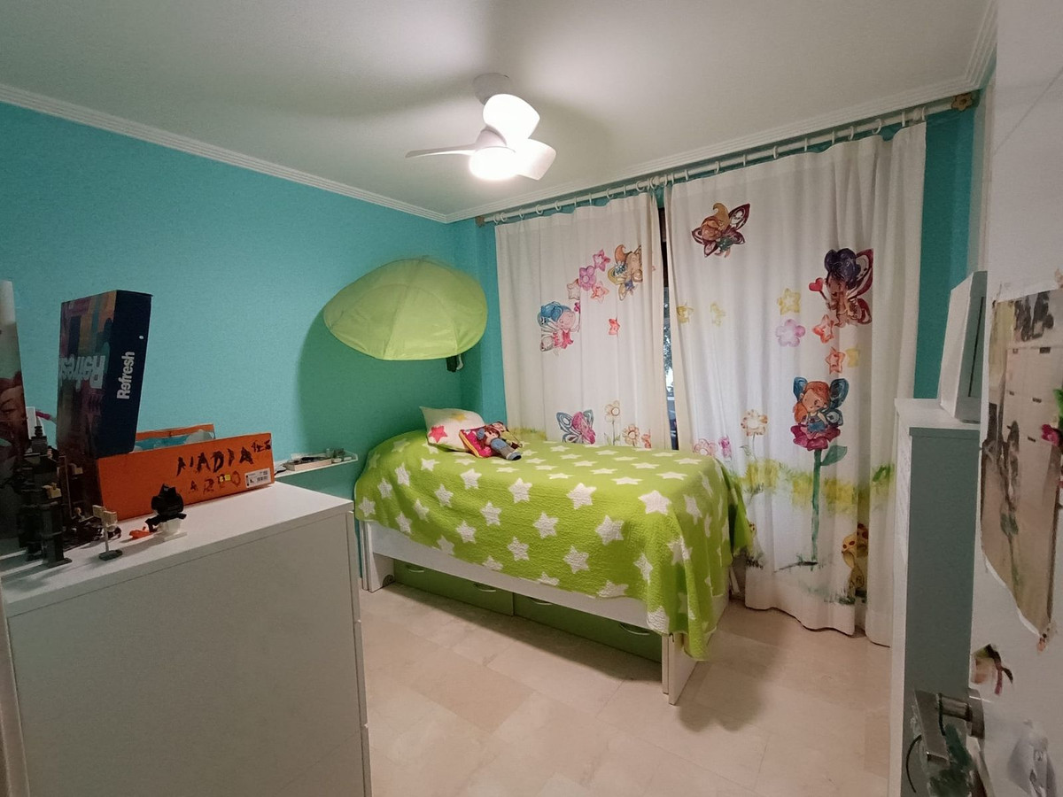 3 Bedroom Apartment for Sale in Estepona — view 10