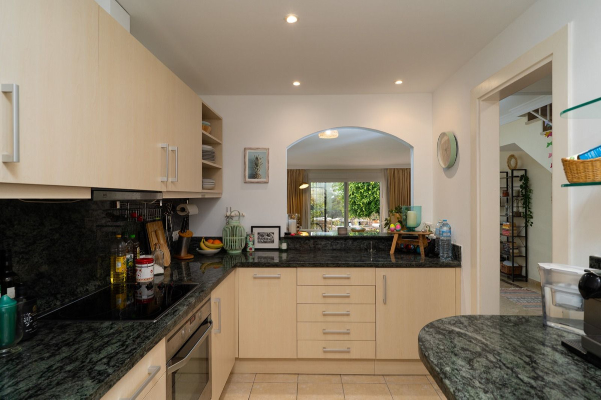 2 Bedroom Villa for Sale in Estepona — 7