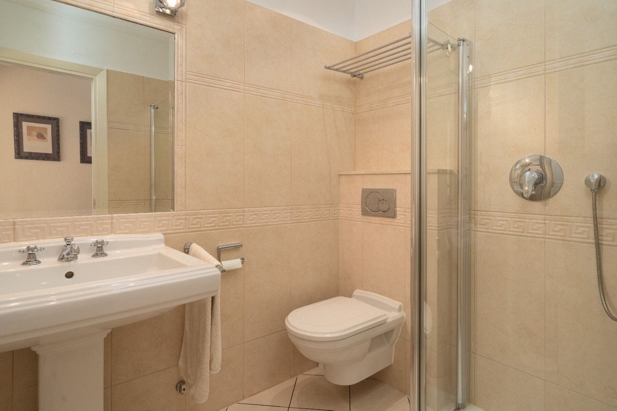 2 Bedroom Villa for Sale in Estepona — view 10